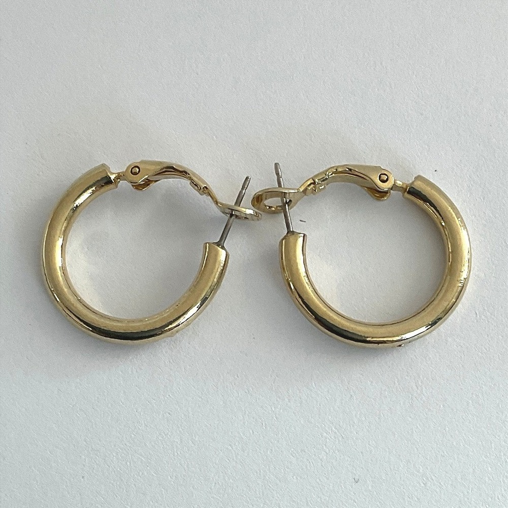 Hoop Earrings Gold Tone Metal Hinged Snap Back Classic Solid Craftsmanship New